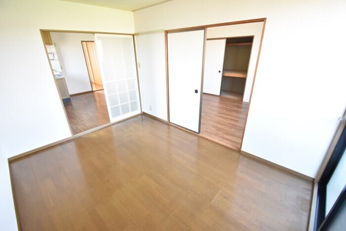 物件内観写真10　(南東洋室６帖)