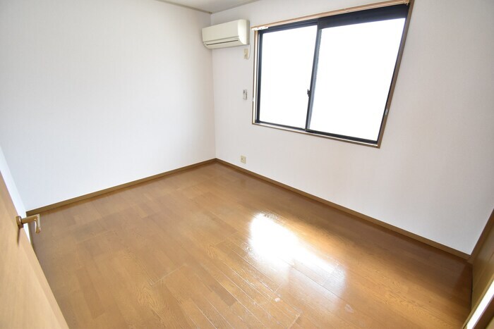 物件内観写真13　(西洋室６帖)