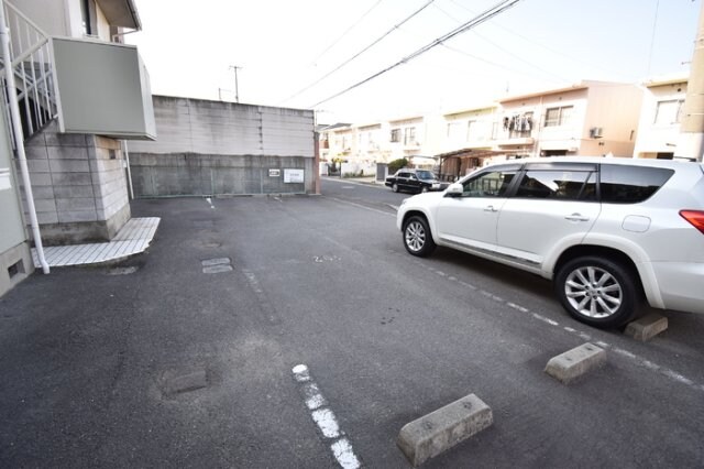 物件外観写真2　(駐車場)
