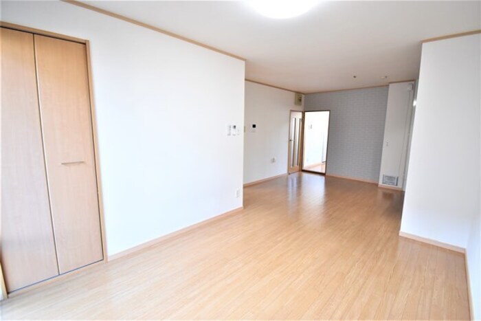 物件内観写真11　(ＬＤＫ１２帖)