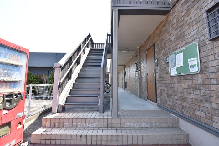 物件外観写真3　(エントランス)