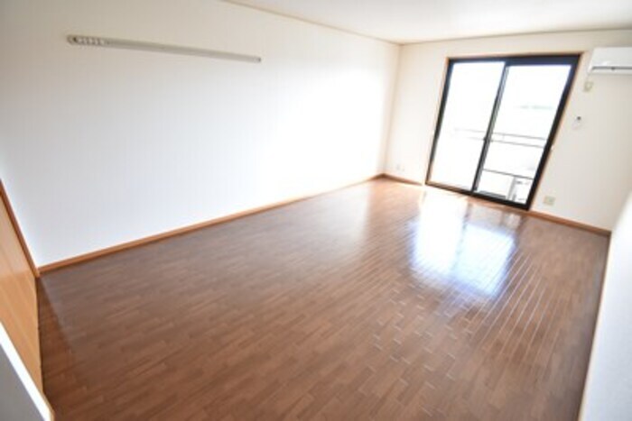 物件内観写真3　(洋室１２．５帖)