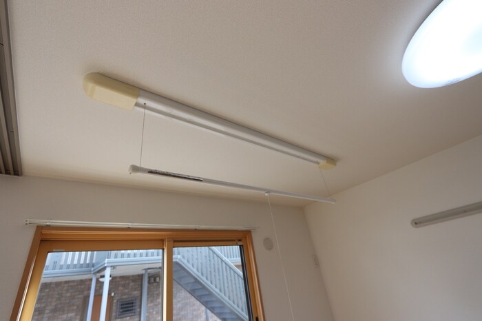 物件内観写真13　(室内物干)