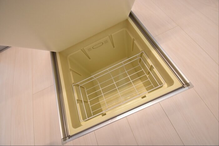 物件内観写真10　(床下収納)