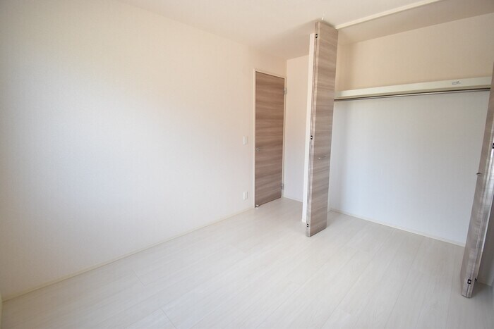 物件内観写真26　(洋室5．3帖)