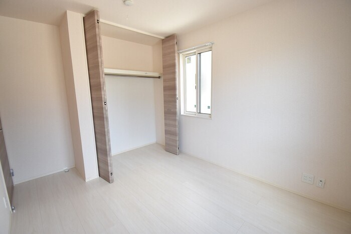 物件内観写真27　(洋室5．3帖)