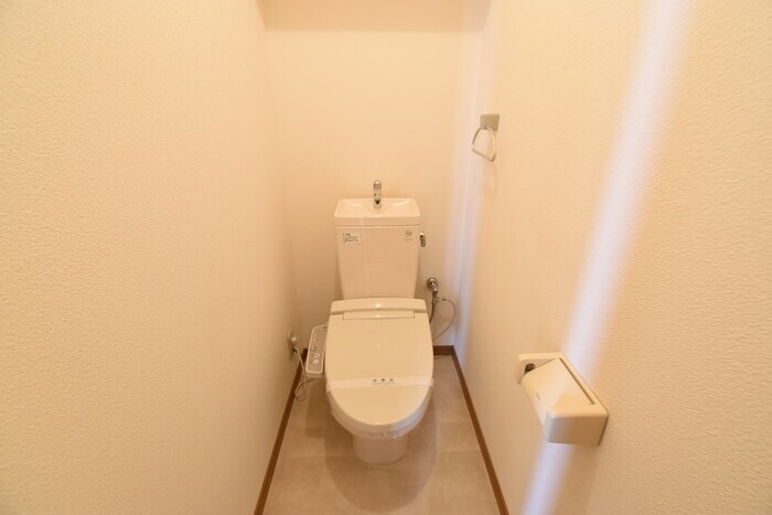 物件内観写真5　(温水洗浄暖房便座)