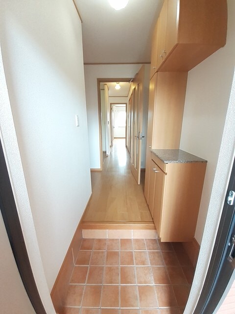 物件内観写真12　(玄関)