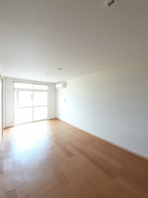 物件内観写真4　(居室・リビング)