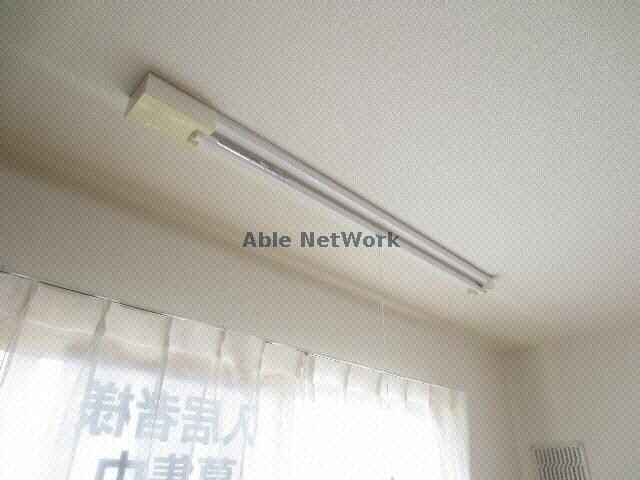 物件内観写真12　(室内物干)