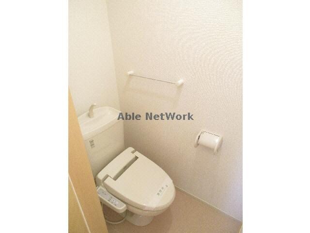 物件内観写真9　(温水洗浄便座)