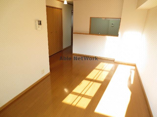 物件内観写真4　(リビング)