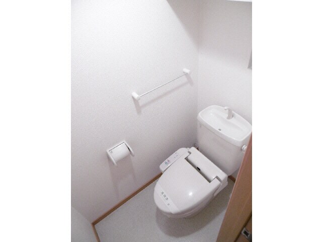 物件内観写真8　(温水洗浄便座)