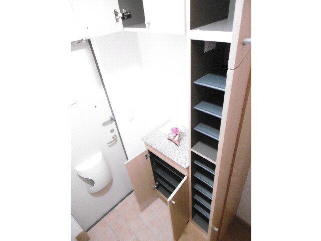 物件内観写真13　(玄関)