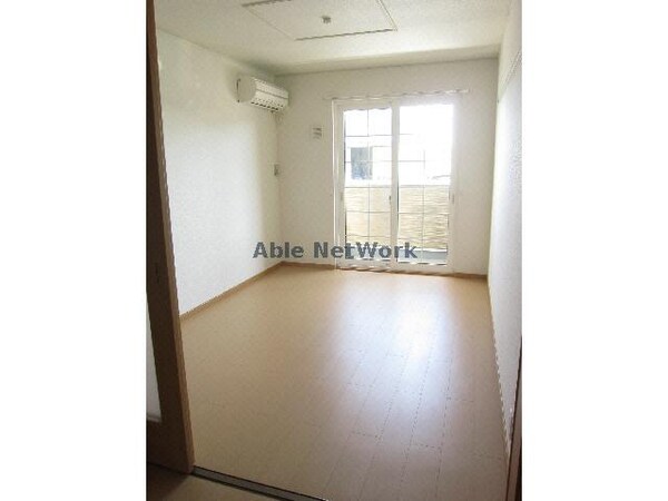 居室(洋室６帖（南側）)