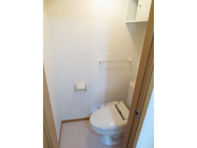 物件内観写真10　(温水洗浄便座)