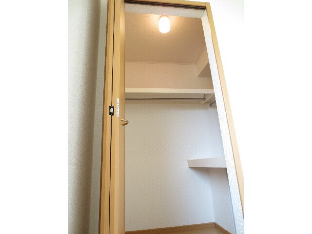 物件内観写真12　(ｳｫｰｸｲﾝｸﾛｰｾﾞｯﾄ)