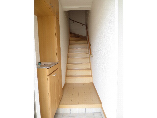 物件内観写真13　(玄関)