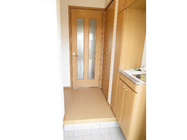 物件内観写真8　(玄関)