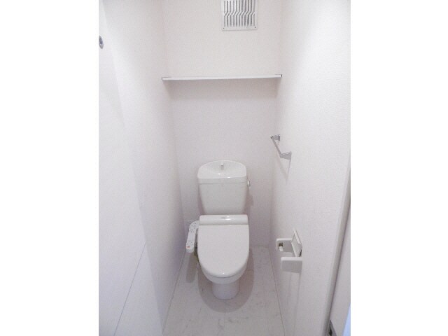 物件内観写真8　(温水洗浄便座)