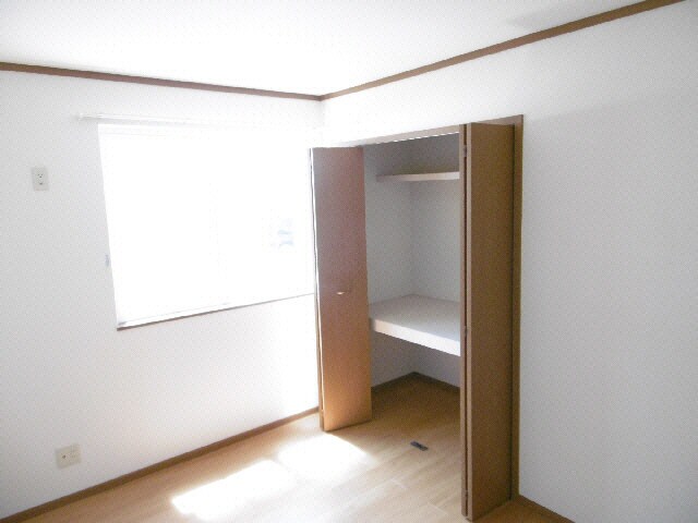 物件内観写真13　(洋室)