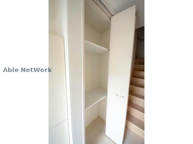 物件内観写真17　(玄関収納)