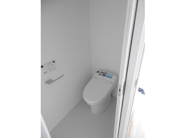 物件内観写真10　(温水洗浄便座)