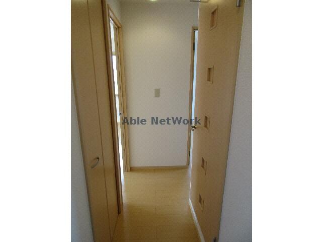 物件内観写真12　(玄関)