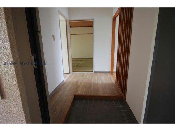 玄関回り(同タイプのお部屋)