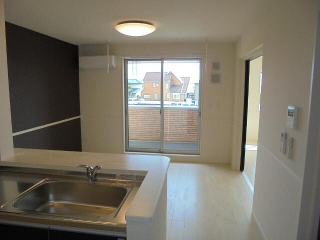 物件内観写真4　(リビング)