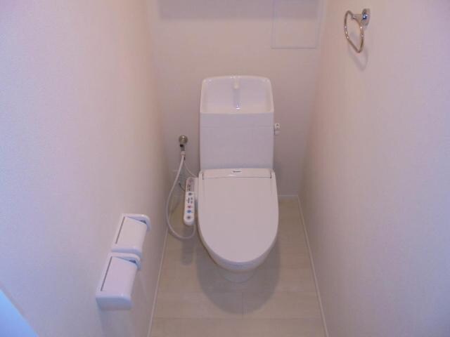 物件内観写真17　(シャワー付トイレ)