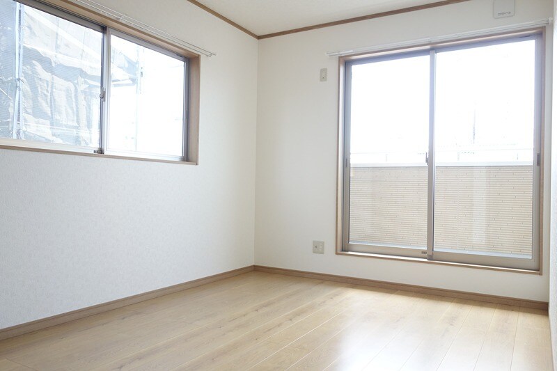 物件内観写真6　(２階　南東洋室)