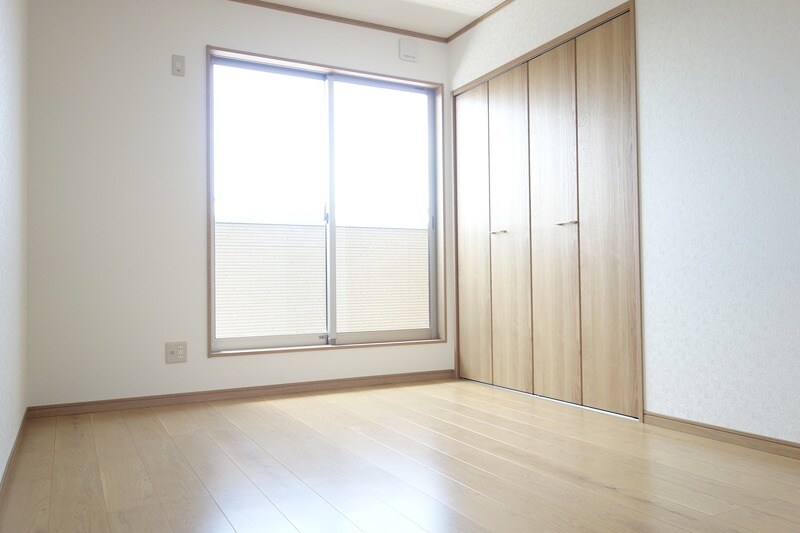 物件内観写真11　(２階　南西洋室)