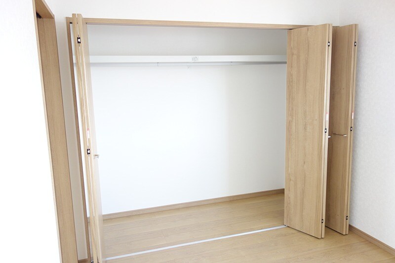 物件内観写真13　(２階　北洋室収納)