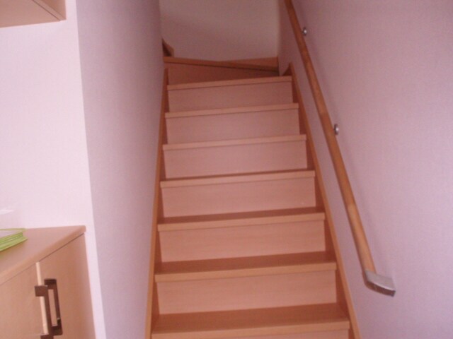 物件内観写真9　(階段)