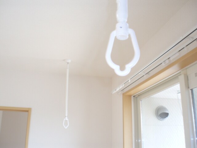 物件内観写真13　(室内物干し)