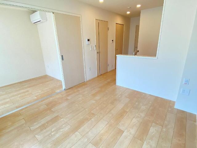 物件内観写真4　(リビング)