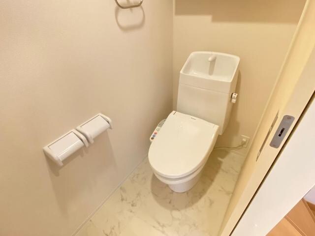 物件内観写真12　(シャワー付トイレ)