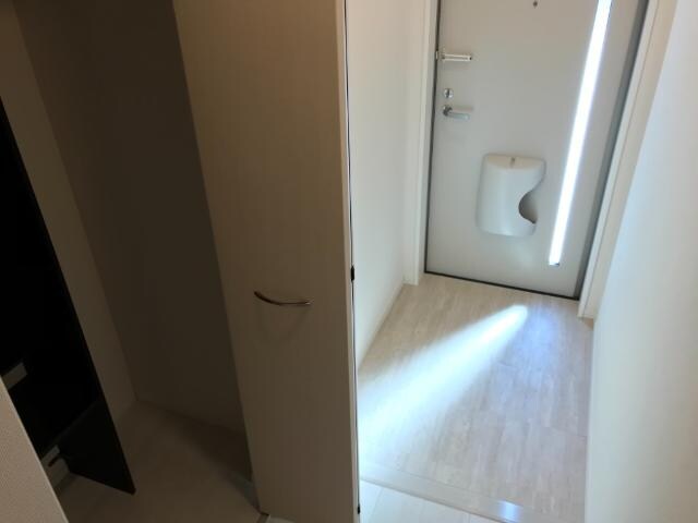 物件内観写真8　(玄関)