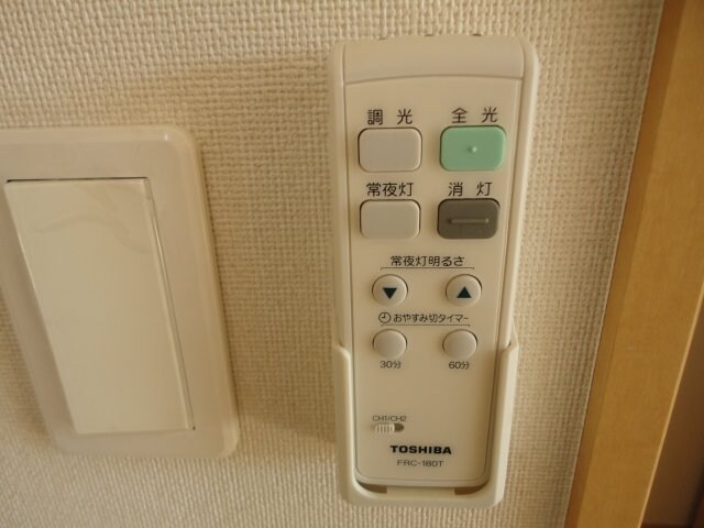 物件内観写真15　(照明リモコン)