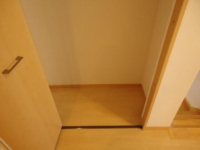 物件内観写真17　(ホール収納)