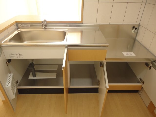 物件内観写真18　(キッチン収納)