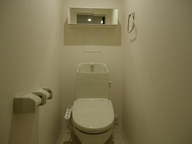 物件内観写真12　(シャワー付トイレ)