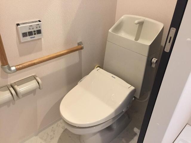 物件内観写真23　(シャワー付トイレ)