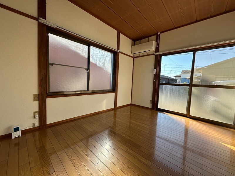 物件内観写真4　(南東側洋室)