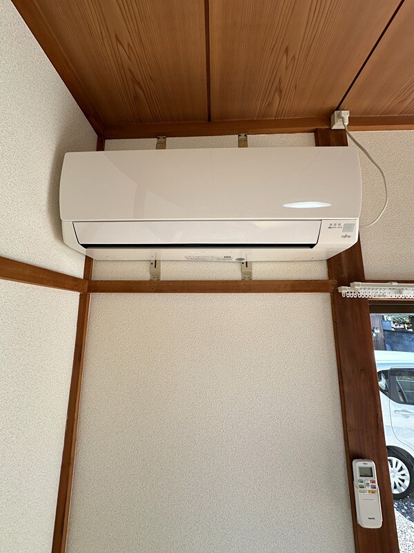 物件内観写真10　(南東側洋室エアコン)