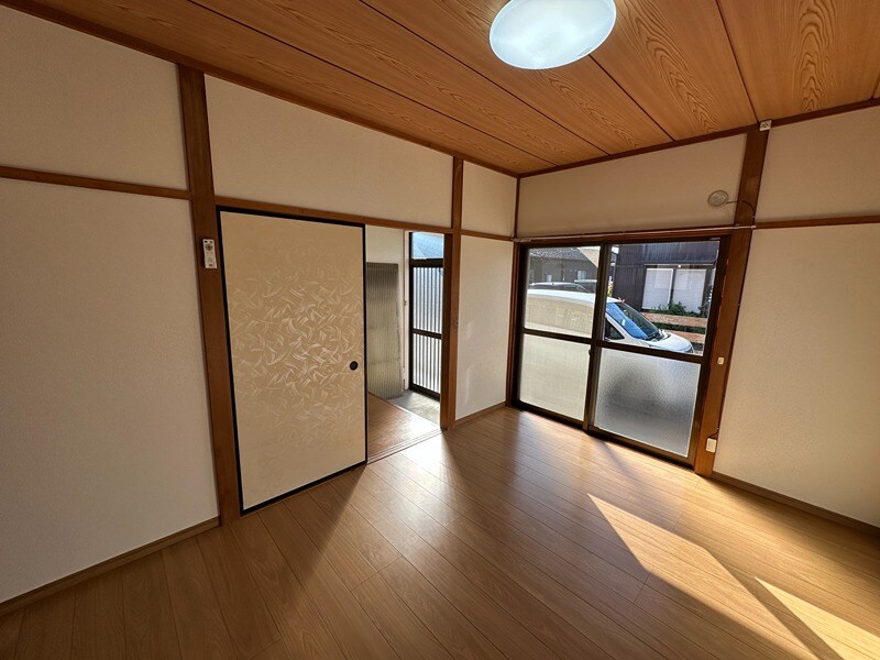 物件内観写真14　(南西側洋室)