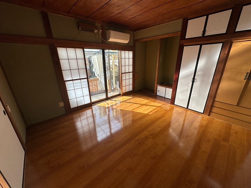 物件内観写真18　(1階西側洋室)