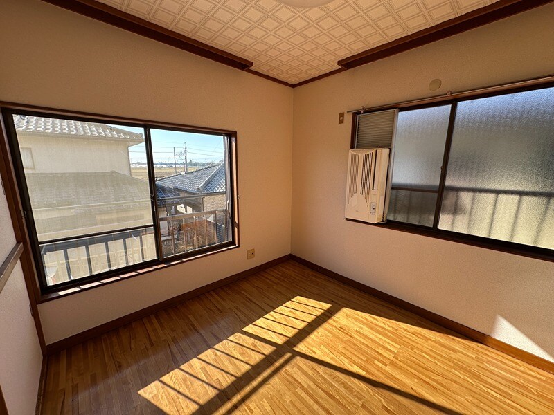物件内観写真34　(2階南側洋室)