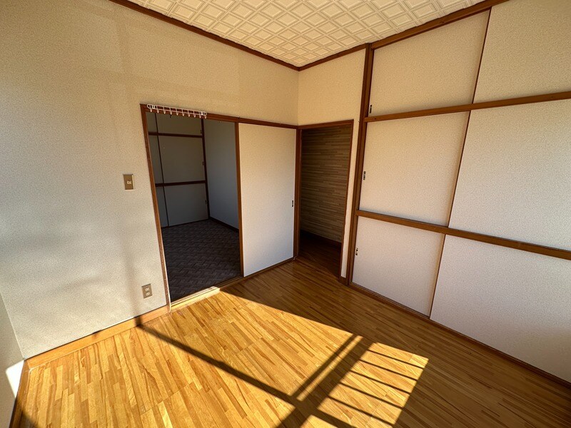 物件内観写真35　(2階南側洋室)